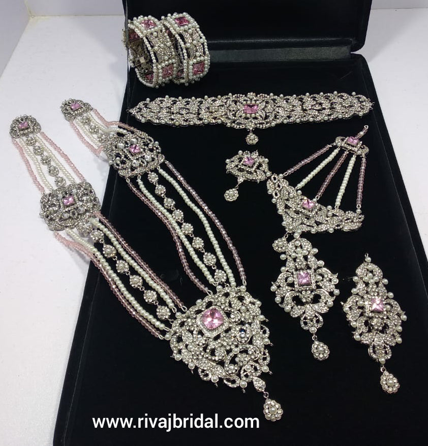 Nagina work aad💖  Rajputi jewellery, Bridal jewelry collection, Silver  bridal jewellery